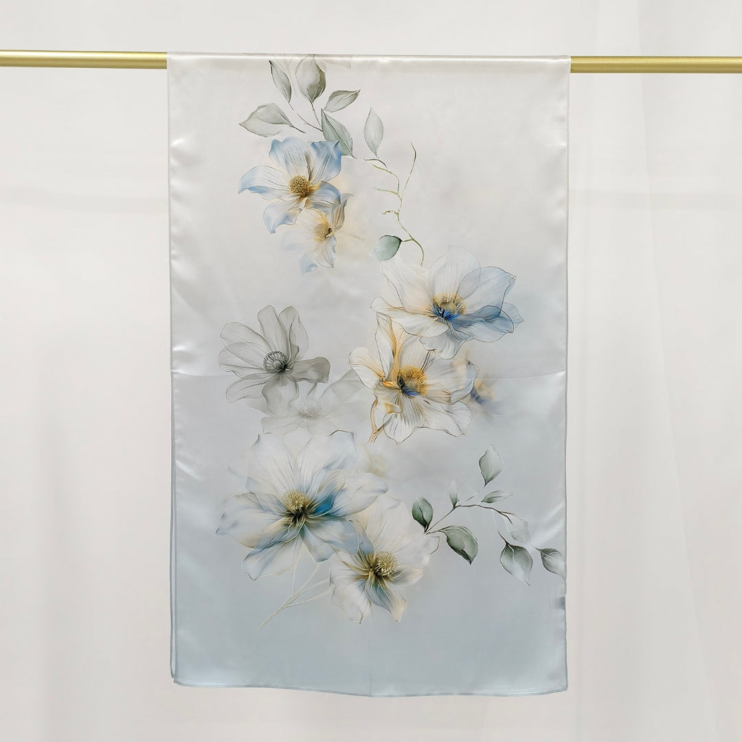 Signature Silketørklæde | Blue Magnolia | 55x175 cm