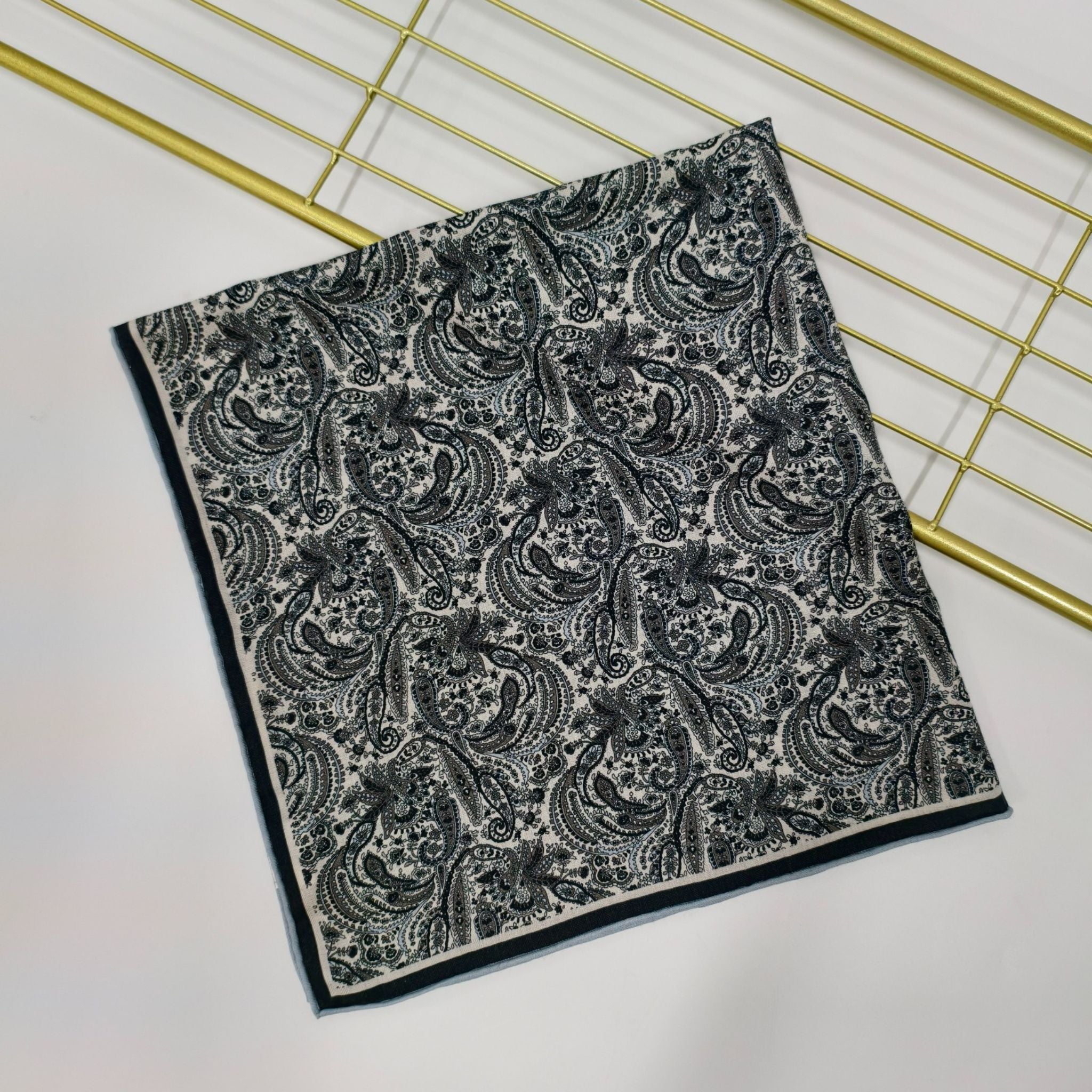 Zijde sjaal - Blauwe strepen | 68 CM