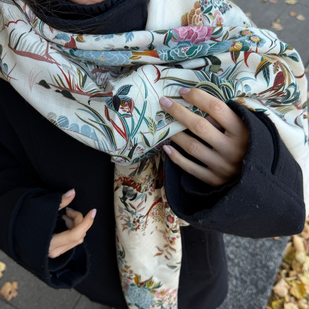 SilkWool Scarf – 70% Uld / 30% Mulberry Silke | Ivory Garden Silk (XL 140x140)