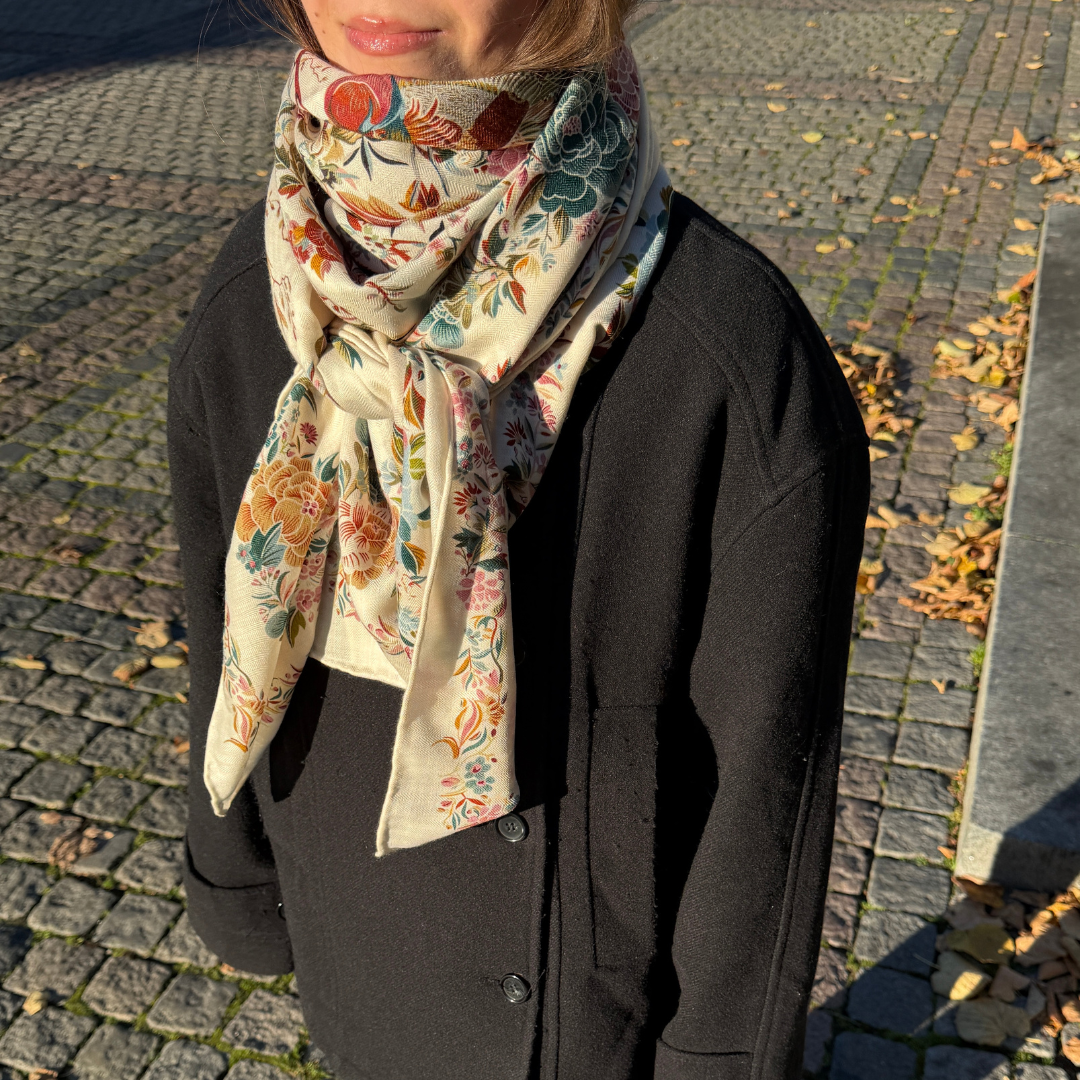 SilkWool Scarf – 70% Uld / 30% Mulberry Silke | Ivory Garden Silk (XL 140x140)