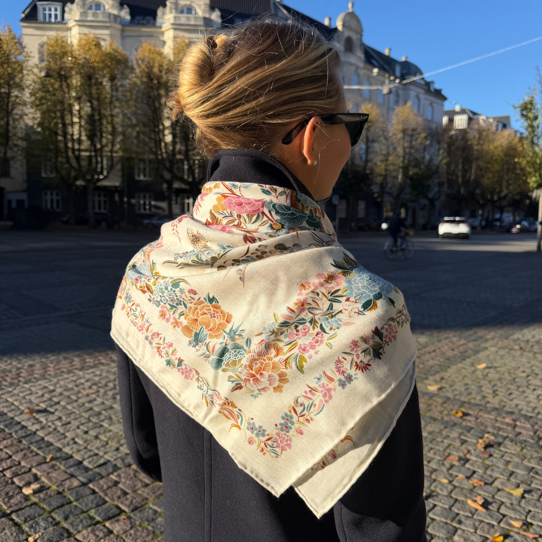 SilkWool Scarf – 70% Uld / 30% Mulberry Silke | Ivory Garden Silk (XL 140x140)