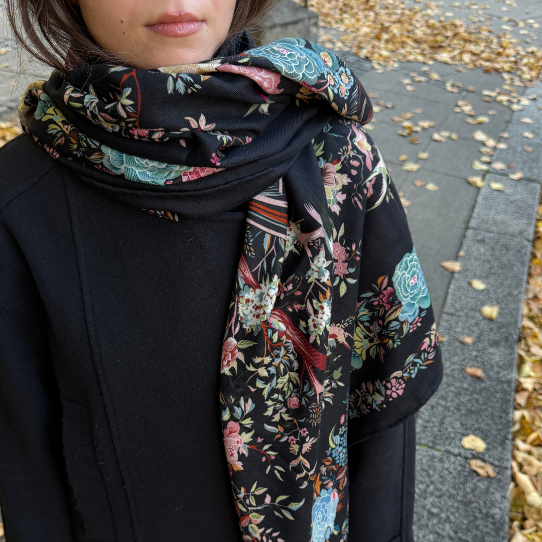 SilkWool Scarf – 70% Uld / 30% Mulberry Silke | Midnight Botanica (XL 140x140)