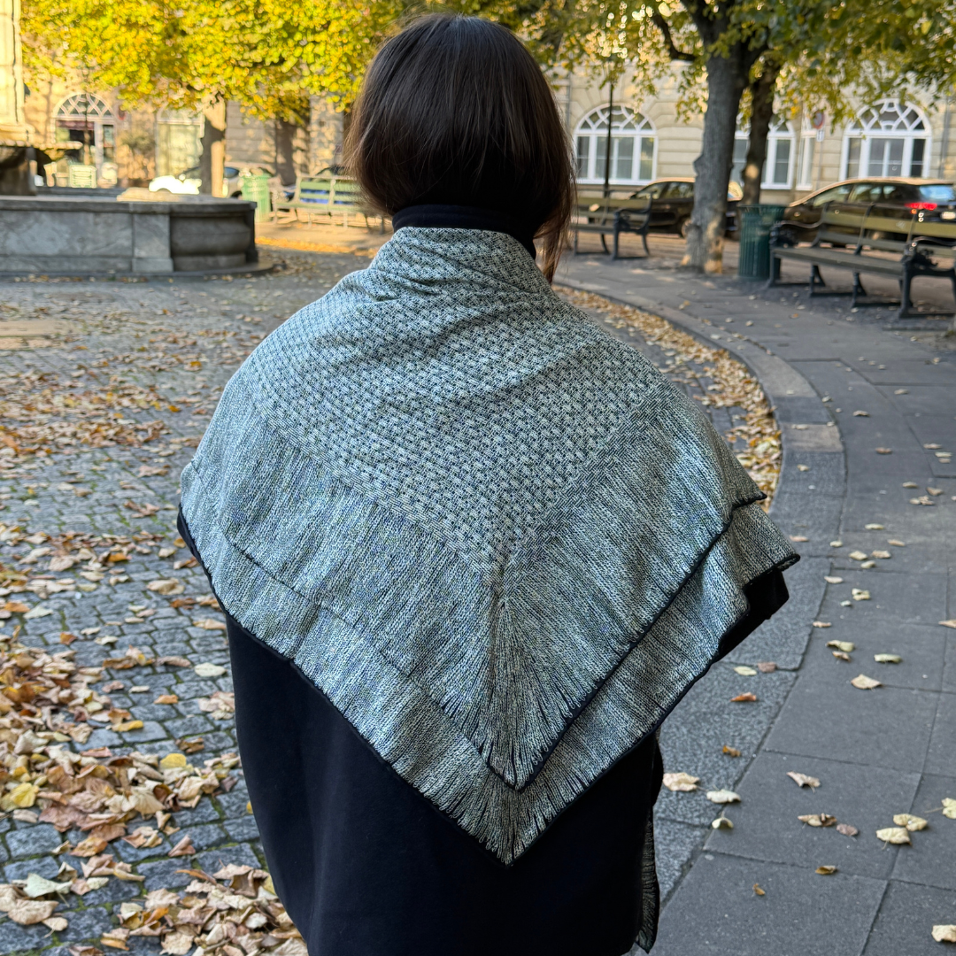 SilkWool-huivi – 70% villaa / 30% mulperisilkkiä | Nordic Grey (XL 140x140)