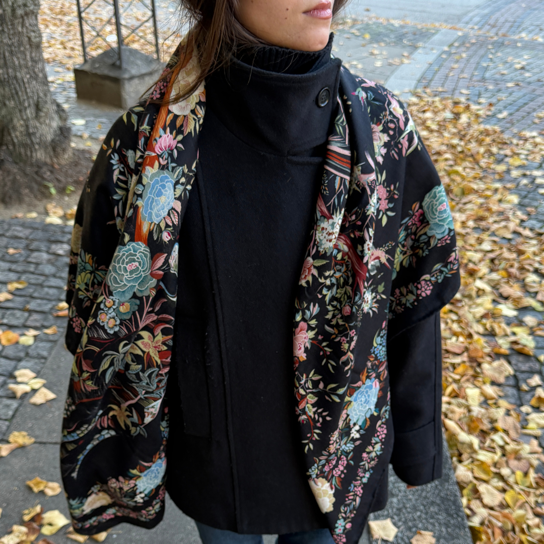 SilkWool Scarf – 70% Uld / 30% Mulberry Silke | Midnight Botanica (XL 140x140)