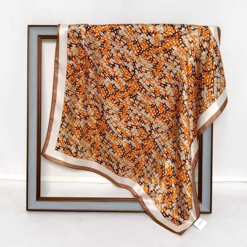 Seidenschal | Orangenes Muster | 68 CM