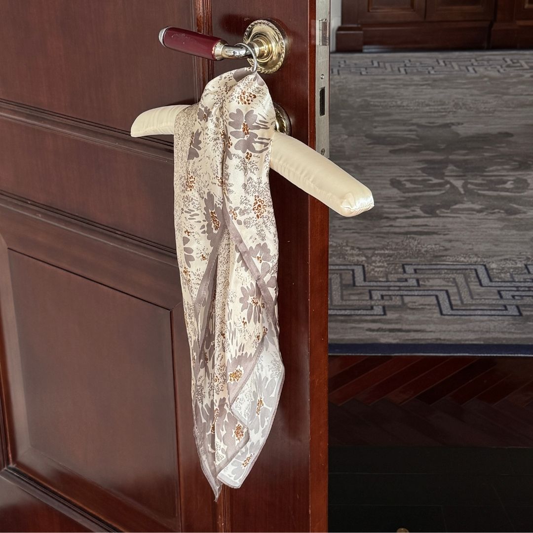 Silk scarf - Grey Flower Mix | 68 CM