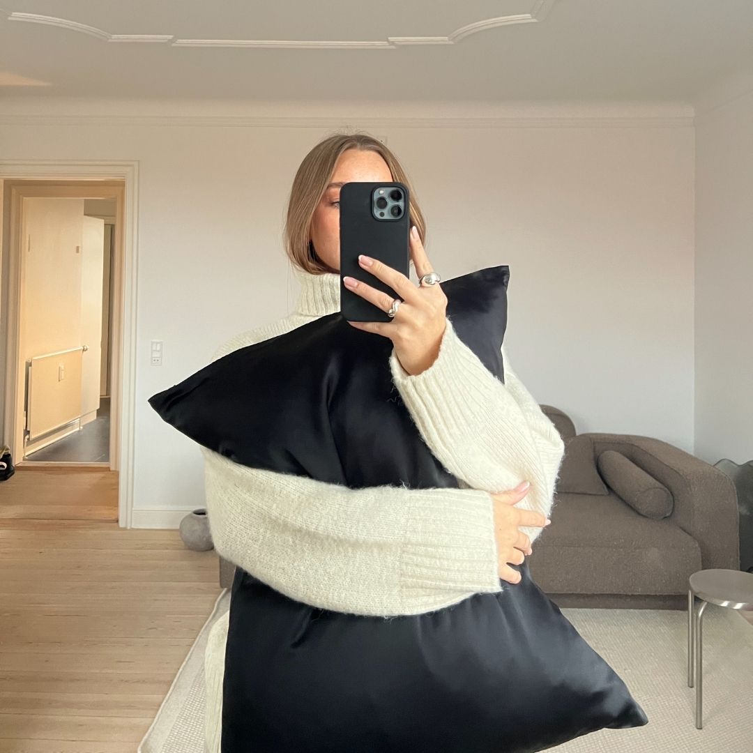 SILK PILLOWCASE - BLACK