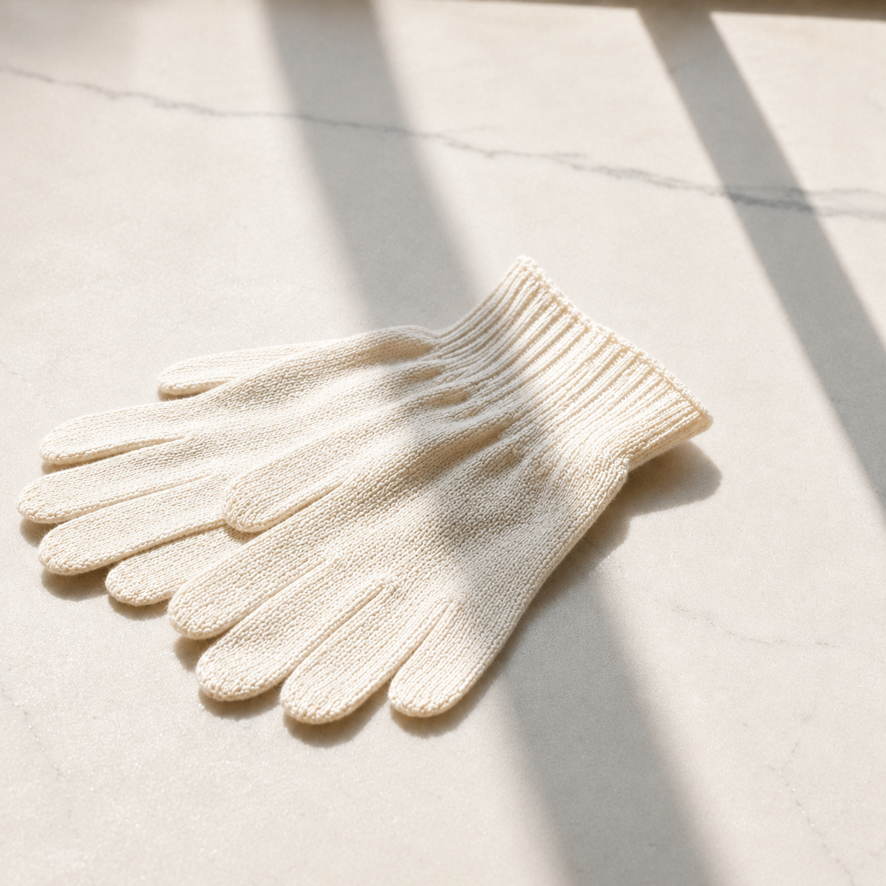 Seidenhandschuhe – aus gesponnener Maulbeerseide