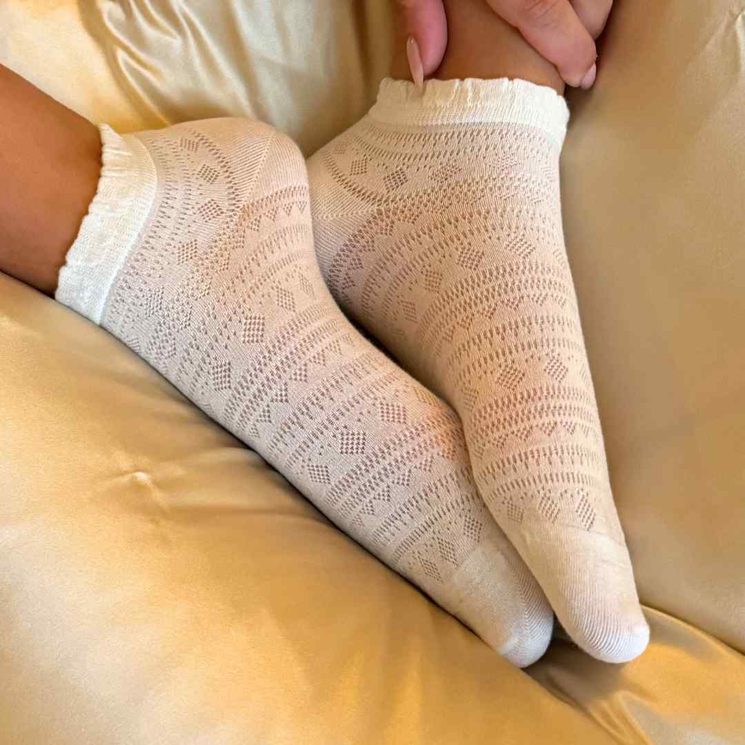 GESCHENK: Seidensocken 5er-Pack (Wird nur bei einem Kauf über 249 kr versendet).