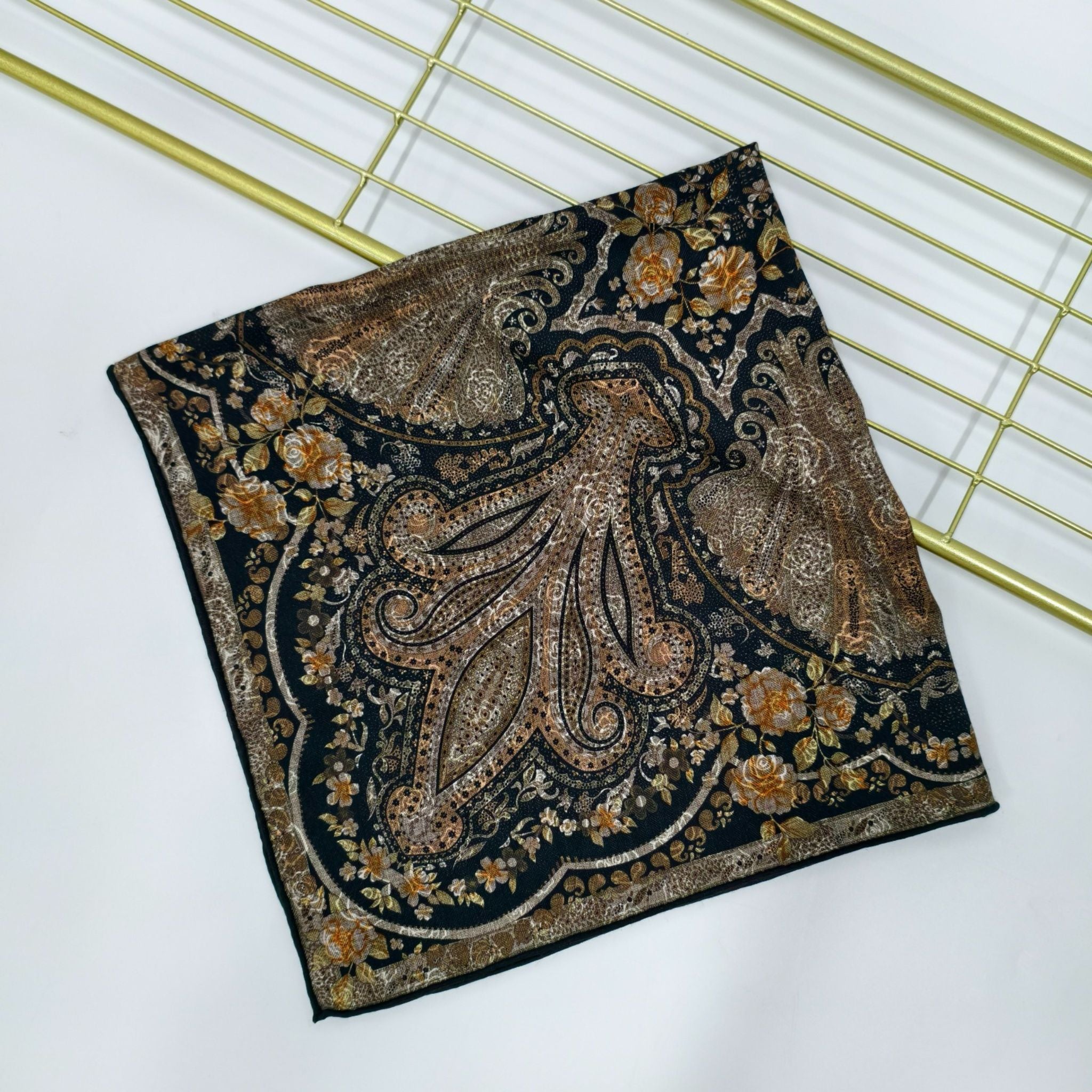 Silkkihuivi - Siniset raidat | 68 CM