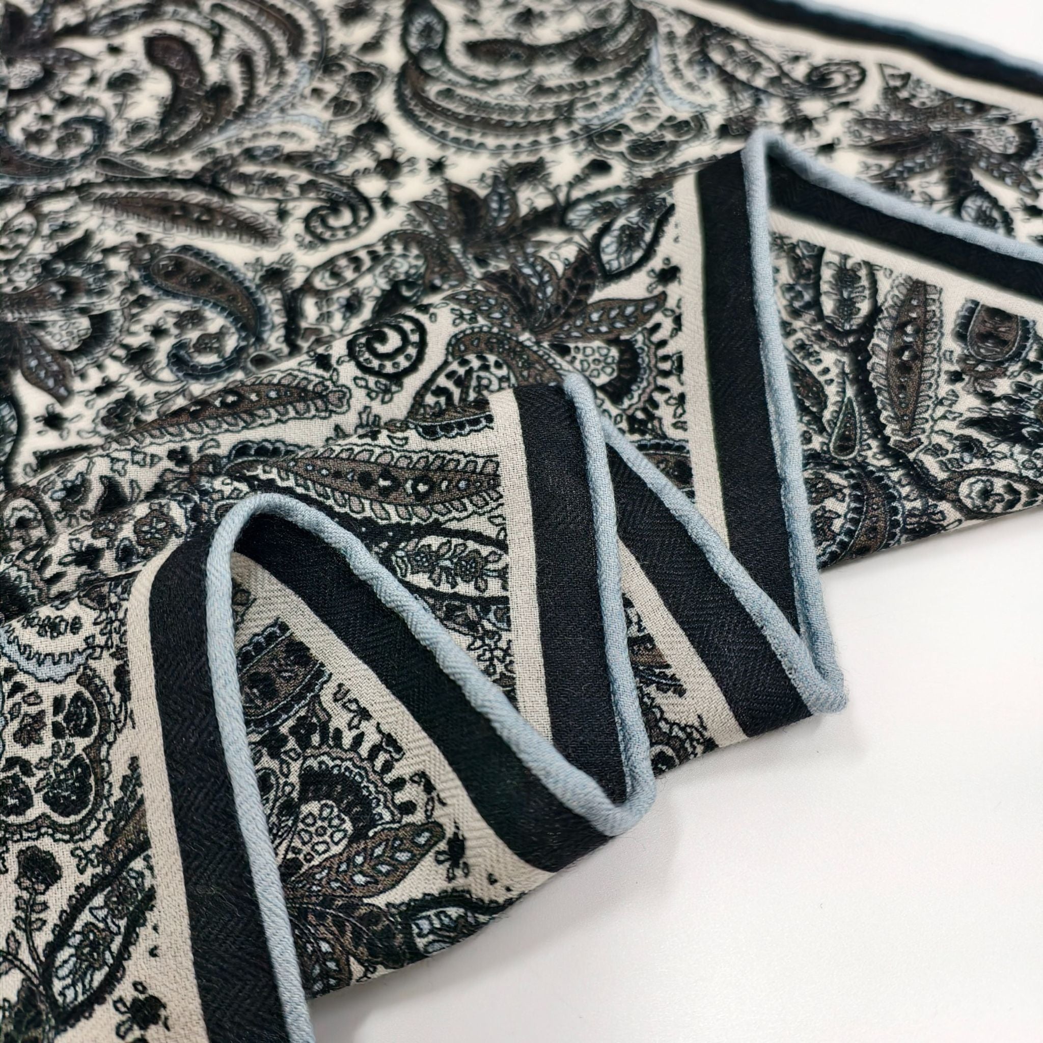 Silkkihuivi - Siniset raidat | 68 CM