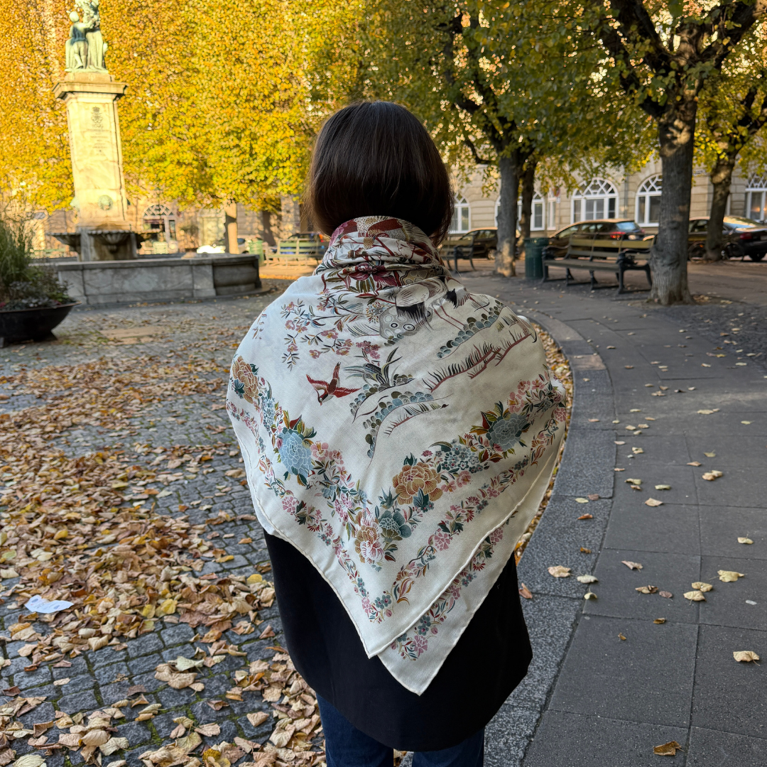 SilkWool Scarf – 70% Uld / 30% Mulberry Silke | Ivory Garden Silk (XL 140x140)