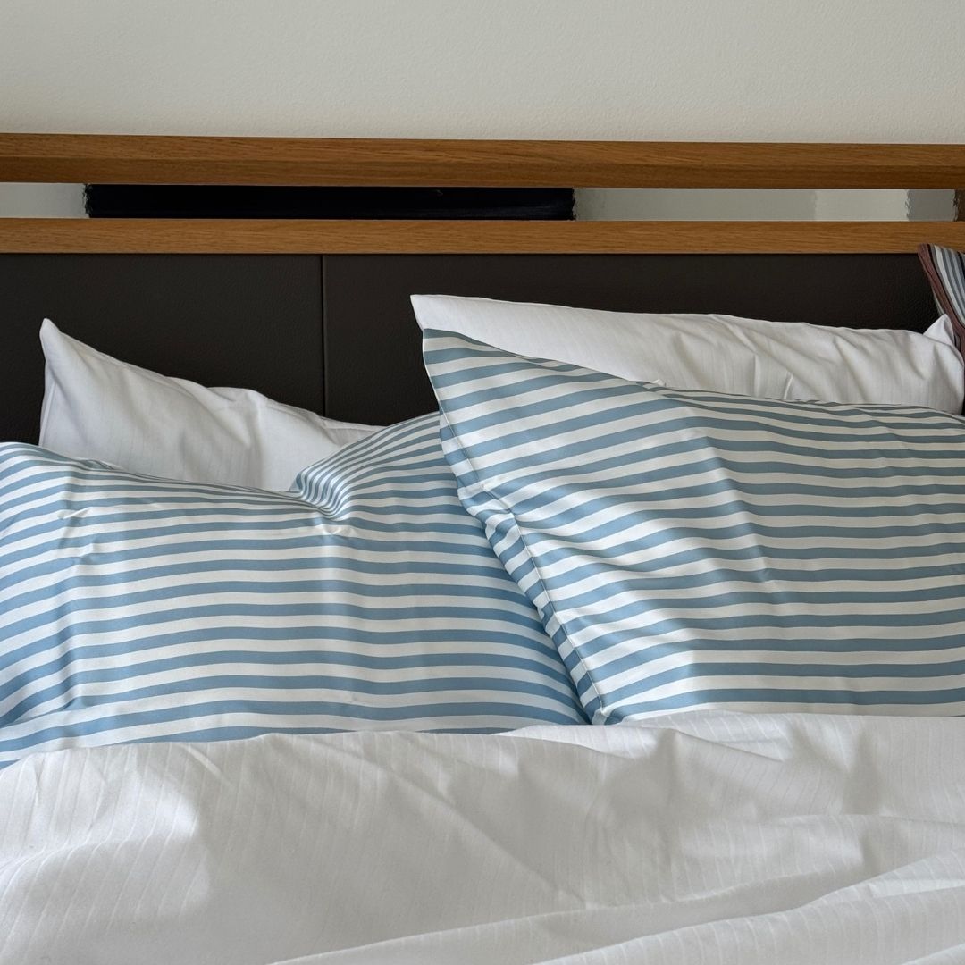 SILK PILLOWCASE - LIGHT BLUE STRIPES