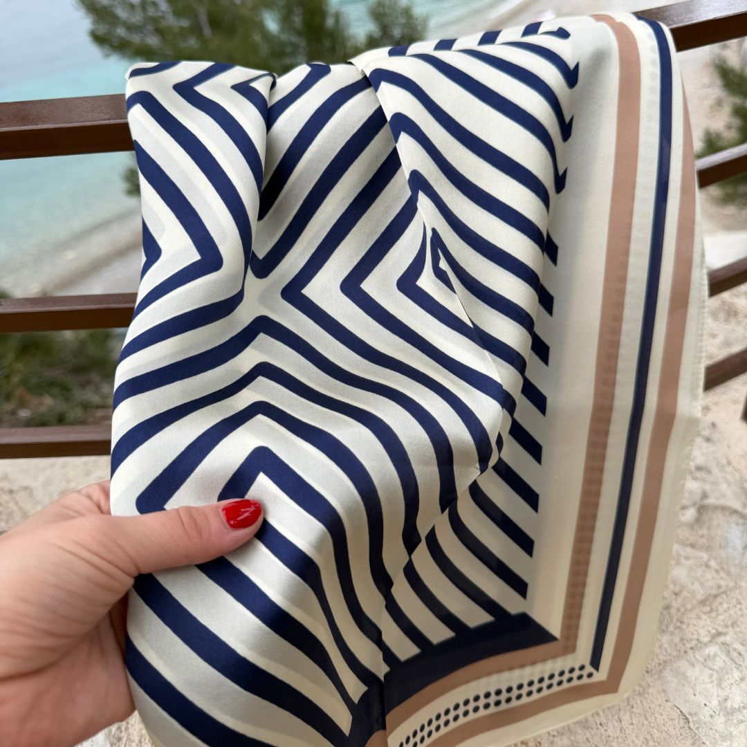 Silkkihuivi | Laivastonsininen | 90 CM